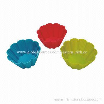 Silicone Cupcake Cups with Flower Shape, Sized 7.3 x 3.8cm